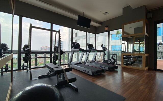 Homey And Spacious 2Br At Samara Suites Apartment