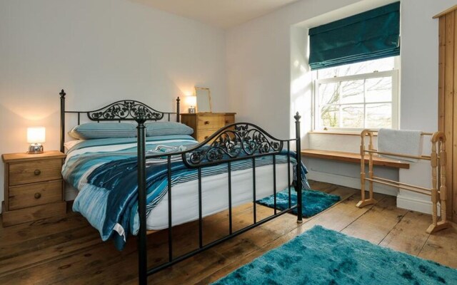 Beautiful Mansion in Botwnnog With a Private Garden