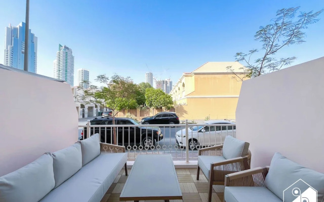 Stylish Ground-floor Studio JVC