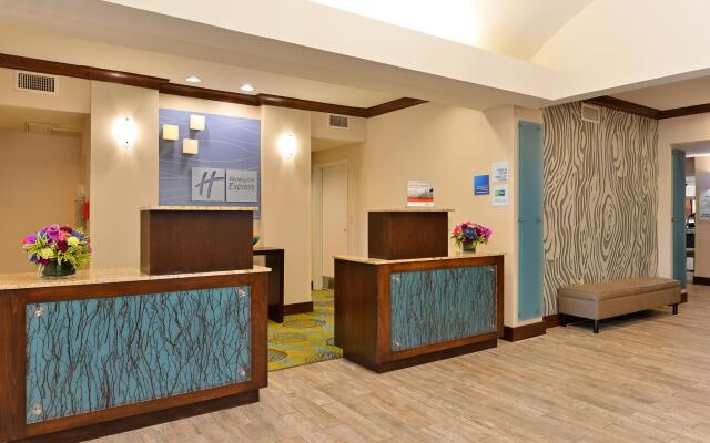 Holiday Inn Express Hotel & Suites River Park, an IHG Hotel