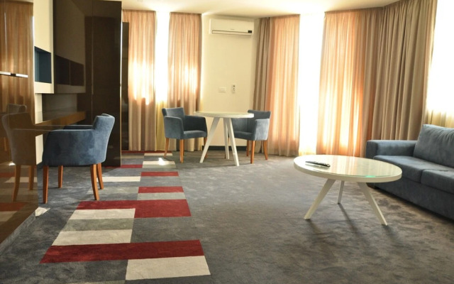 Bright Serviced Apartment With Breakfast bar