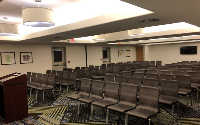 Holiday Inn Express and Suites Modesto by IHG