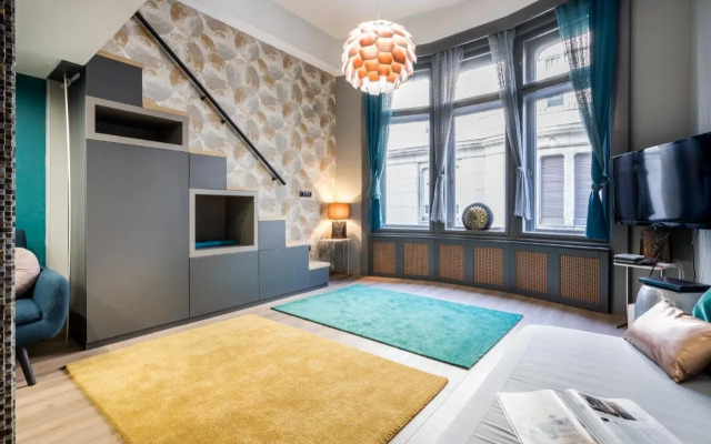 Luxury Pilvax Studio
