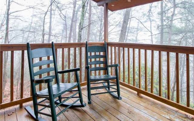 Bearadise 1 Bedroom Home with Hot Tub