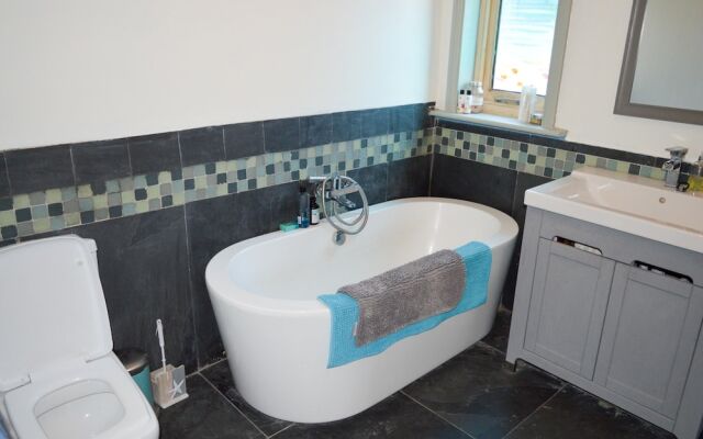 Spacious 3 Bedroom Home in Stoke Bishop