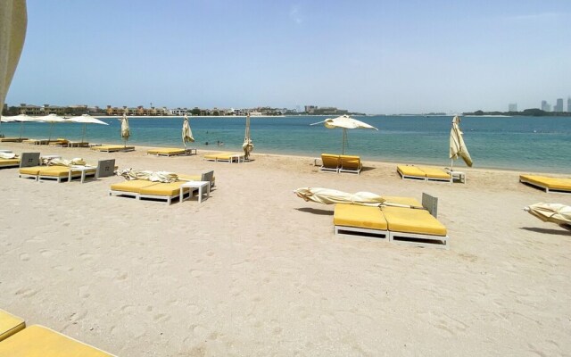Modern beachfront 1BR apartment