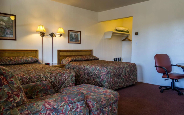 Charm Motel & Suites