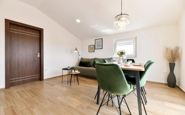 Modern holiday apartment "Libra" with swimming pool