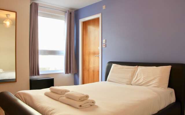 Modern 3 Bedroom Property Near Edinburgh Harbour