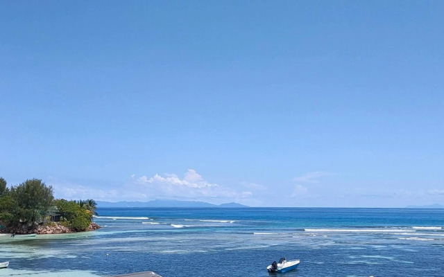 MT Seaside Apartment