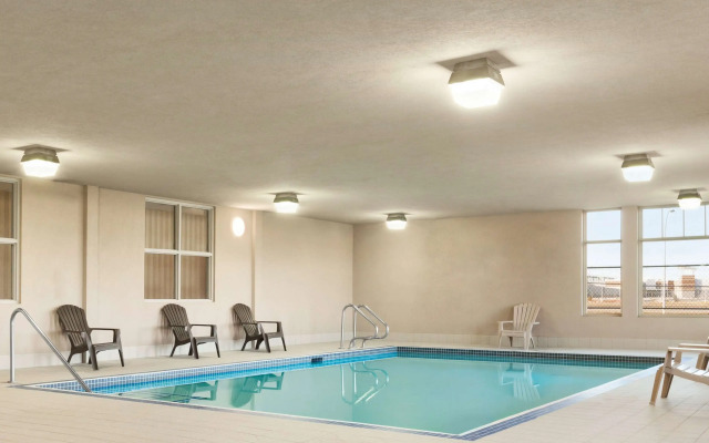 Days Inn & Suites by Wyndham Edmonton Airport