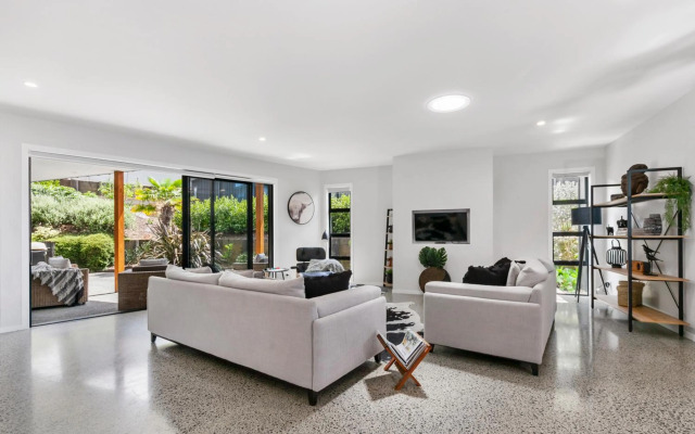 Stylish Villa Escape - Matakana Holiday Home