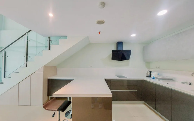 Big Studio Loft Apartment at The Reiz Condominium Medan By Travelio