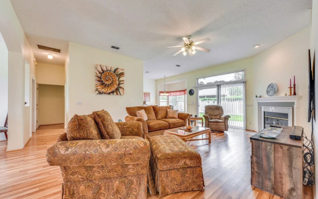 Lovely Family Home w/ Lanai, 6 Mi to Amelia Island