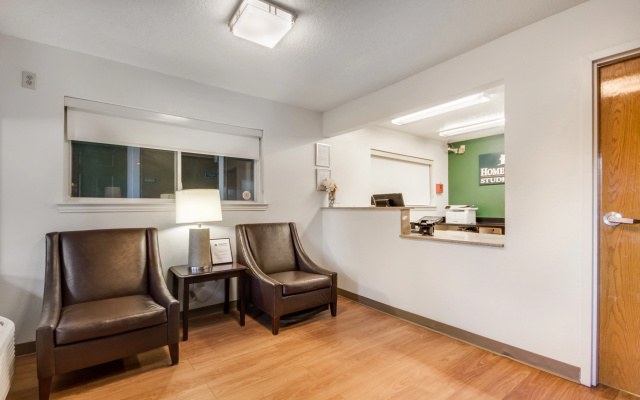 HomeTowne Studios by Red Roof Dallas - Mesquite - Image 3