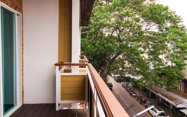 Suan Dok Gate Guesthouse