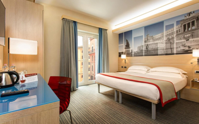 iQ Hotel Roma
