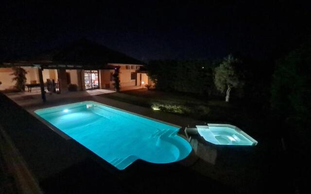 Villa Vivi. Piscina, idro, giardino e condizionatore