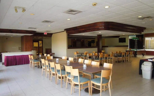 Days Inn & Suites by Wyndham Elyria