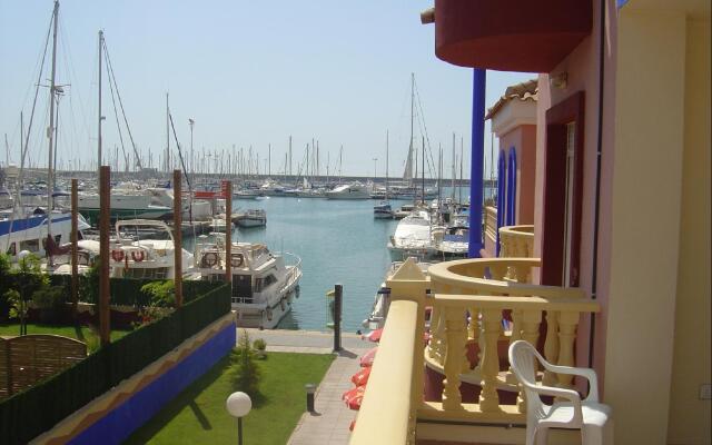 Apartamentos Marina Port