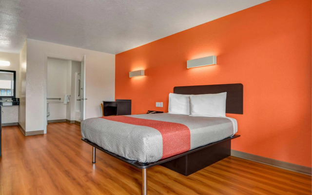 Motel 6 Moultrie, GA