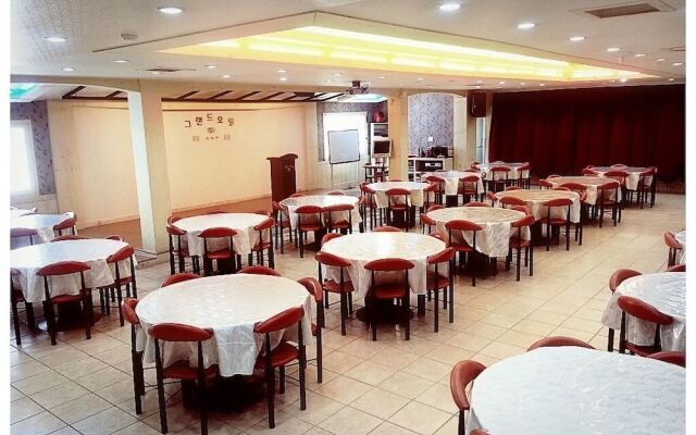 Songnisan Grand Hotel & Condo