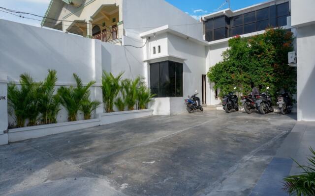 RedDoorz Plus @ Cameloan Hotel Palu