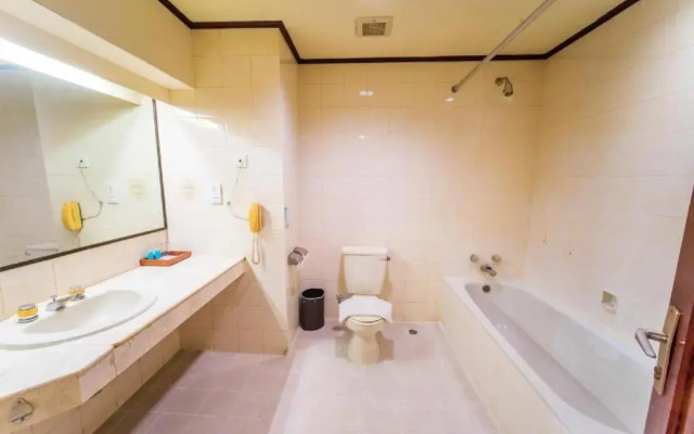 Capital O 1735 Adika Bahtera Hotel