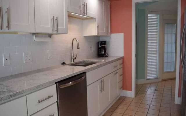 Anna Cabana Bungalow #4 by RedAwning