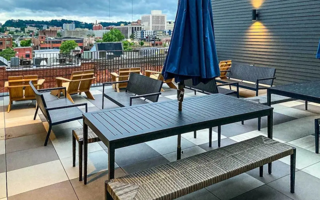 Modern Downtown Birmingham Condo w/ Rooftop Access