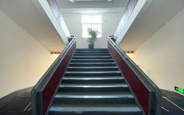 Future Hotel Xinyang Gongqu Road Branch