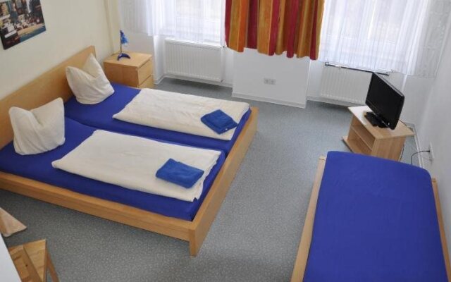 A bed Privatzimmer Dresden - Nichtraucherpension