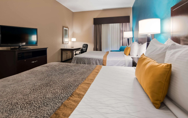 Best Western Plus Hiawatha Hotel