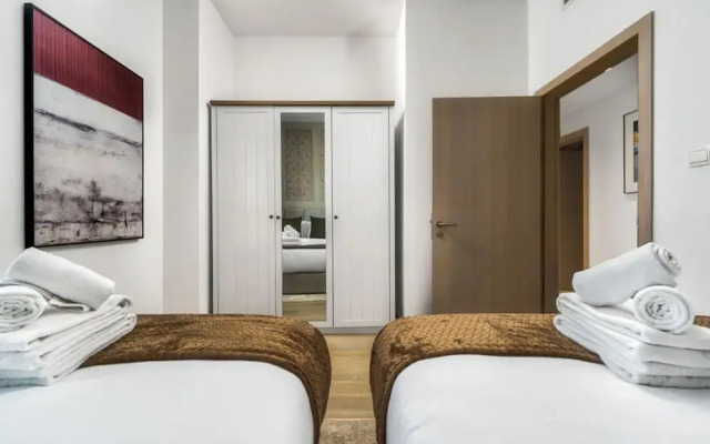 Luxe Ventures Waters Edge Haven