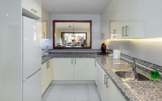 2199-Apt with terrace and pools