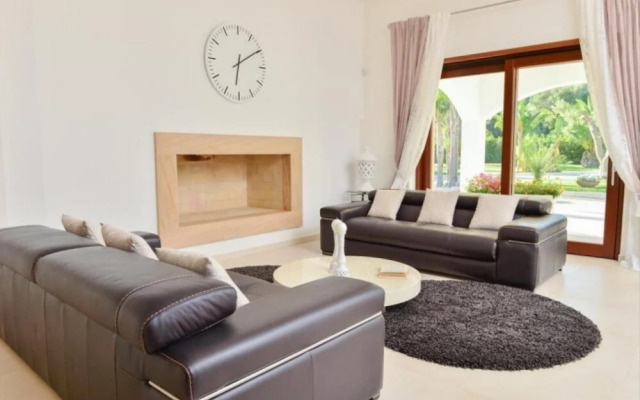 Villa Relax With Great Garden Terrace and Pool