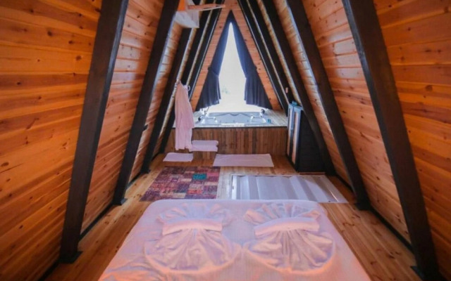 Bungalow With Jacuzzi and Private Pool in Sapanca