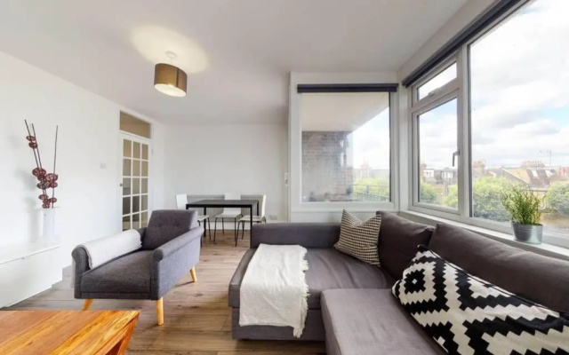 Amazing 3 Bedroom Flat - 4mins to tube station