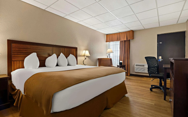 Rodeway Inn McPherson East