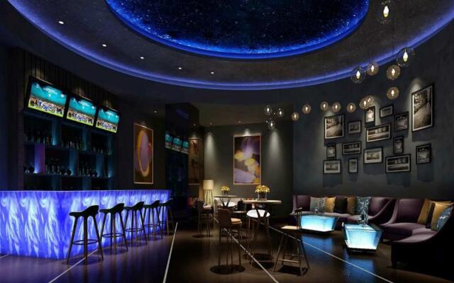 Hisilk Artwork Center Fliport Coso Hotel