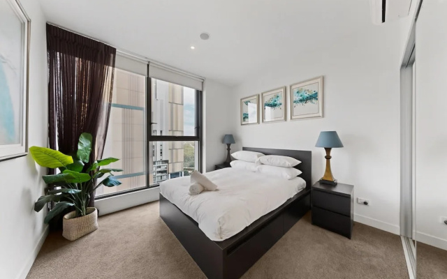 Skyline 2BR Apt Near Metro Ryde – Guest Rooms – Sydney