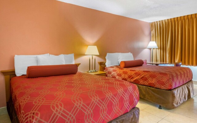 Econo Lodge North