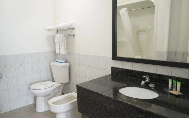 Jolly Roger Inn & Resort