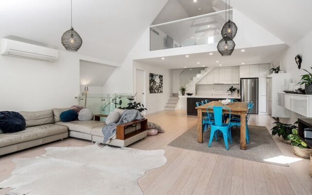 Arya House