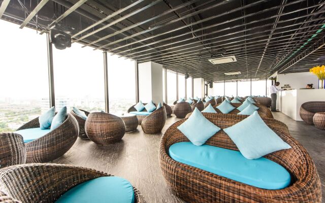 Yarra Ocean Suites Danang