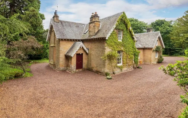 Cranstoun Riddel - Magnificent 6 Bedroom Property