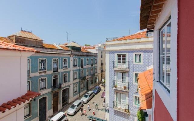 Alfama Sunny & Typical Apartment, By TimeCooler