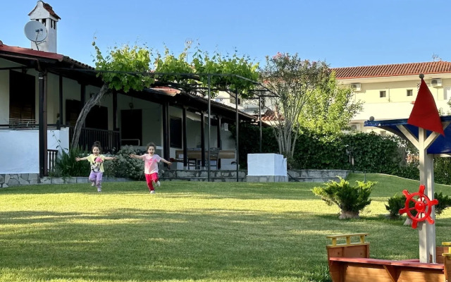 The 4 Travellers Halkidiki