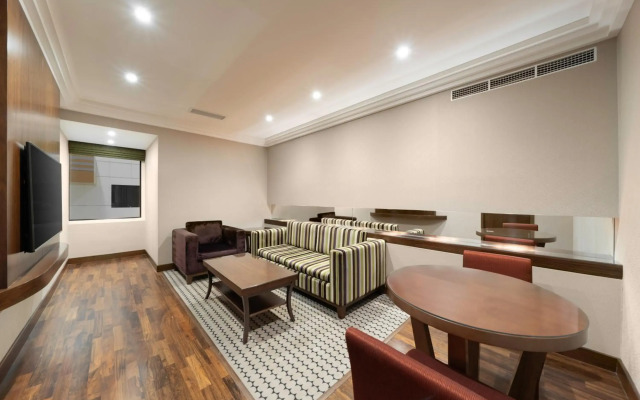 Radisson Blu Hotel and Convention Center, Riyadh Minhal
