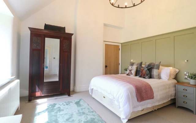 Upper Hurst Farmhouse